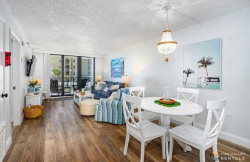 Ocean View Balcony just STEPS to the Beach with Pool, Parking and Wi-Fi! - Foto 7