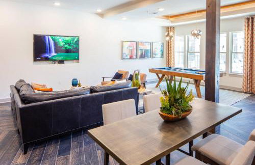 1B1B LUX 1st Flr Apt-2min to TCU+King Bed+Pool+Gym - Foto 18