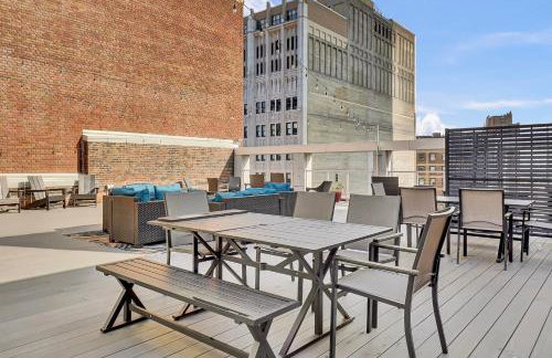 Luxury lofts, Downtown, Playhouse Sq, Near Stadium and Arena, Fire Pit, Rooftop deck, BBQ, Parking -fcfs, Close to EVERYTHIHNG! - Foto 14