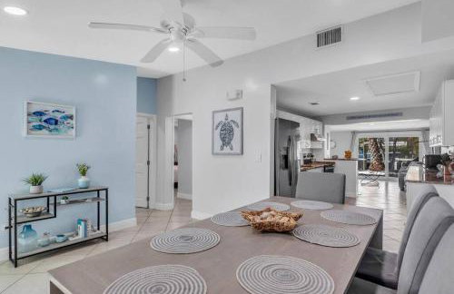 Villa Bella Newly Remodeled With Private Dock and Pool & Cabana Club Access - 7 night minimum stay - Foto 2