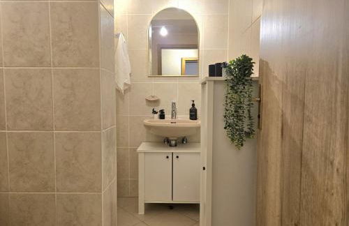 Holiday&Stay, City Apartment, Küche, 85Zoll TV, WLAN - Foto 10