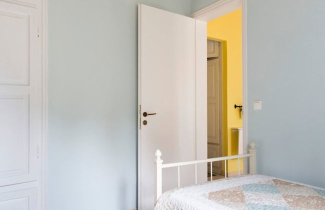 Cute Yellow Handmade House With Garden - Foto 15