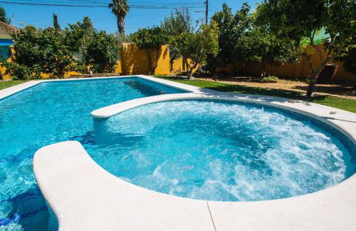 Villa Oasis Los Naranjos con jacuzzi 15 min Sevilla - Foto 1