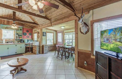 Charming Lakeview Cottage with Lake Access - Foto 12