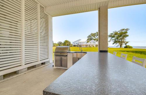 Walk to Beach Oceanfront Home with Outdoor Kitchen - Foto 28