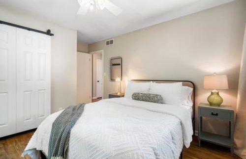 Large Remodeled 4 Bed 3 Bath Secluded With Hot Tub - Foto 25