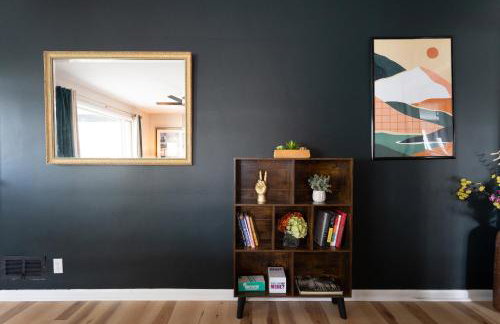 5 Bedroom 2 & 1 half Bath Group Stay Fun Design in Quiet Neighborhood - Foto 16