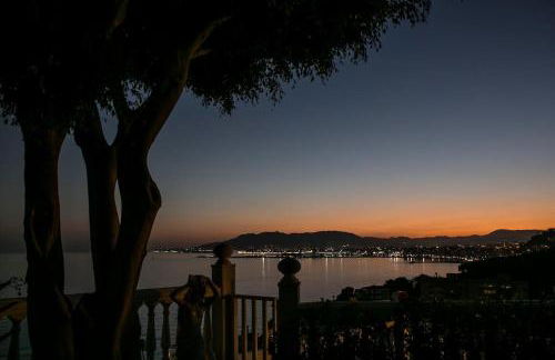 Andalusian villa on the sea and the bay of Malaga - Photo 21