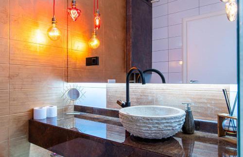 Jacuzzi - Love - BDSM - Extra Luxury - EV chargger - Valentine's Day - Red Room - Flexible SelfCheckIns 28 - Foto 27