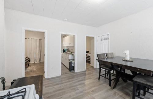 Cozy Adventure Filled Escape Free parking apts - Foto 23