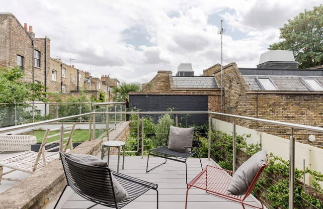 Stylish Georgian Townhouse w Sun Terrace Garden - Photo 3