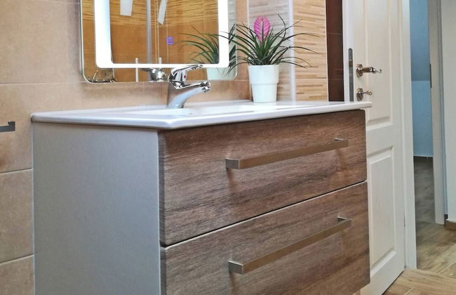 All New Seafront Apartment Yvonne, Sleeps 5 - Foto 6