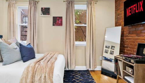 Luxury DC Rowhouse with Rooftop Firepit & Private Hot Tub- Near U Street & Logan Circle - Foto 2