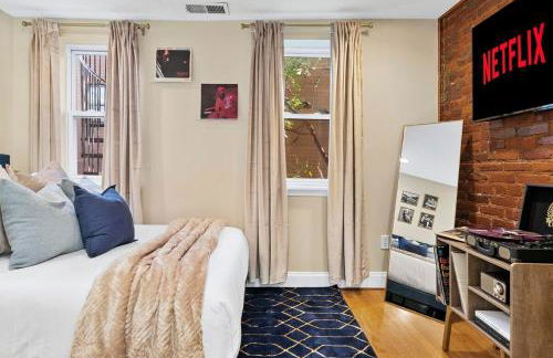 Luxury DC Rowhouse with Rooftop Firepit & Private Hot Tub- Near U Street & Logan Circle - Foto 2