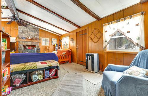 Hike, Ski and Unwind Cabin with Deck in Chester! - Foto 7