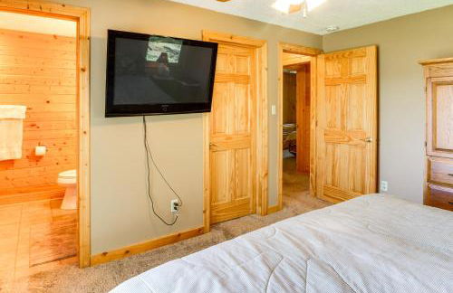 Private Lakefront Emily Home with Yard and Fire Pit! - Photo 13