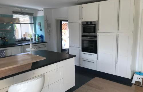 Architekten-Villa, moderne 220qm, 4 Schlafzimmer, Garten - Foto 9