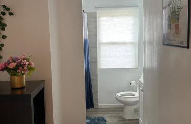 East Riverdale Enchanting 4 bedroom with 2 full bathrooms - Foto 2