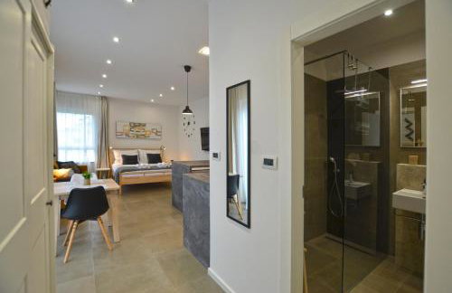 Black & White Studios - Photo 12