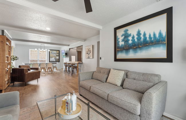 Spacious 8BR Modern Retreat Pool Table RV - Photo 7