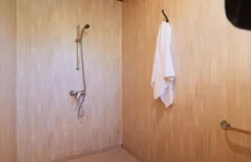 ZEcamping dog friendly piscine chauffée et restaurant bord de rivière - Foto 23