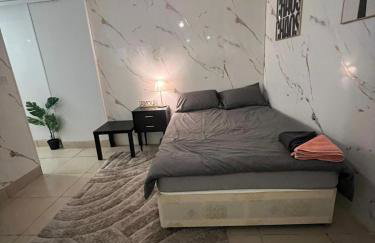 Self Contained Studio - Belinda Road - Foto 14