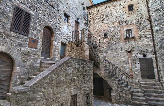 Historic Castle With View - Photo 36