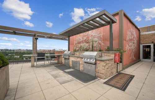 Large 3 bedroom Family Suite, Private Balcony, 5 min to DCA, Gym, Pool and more! - Photo 52