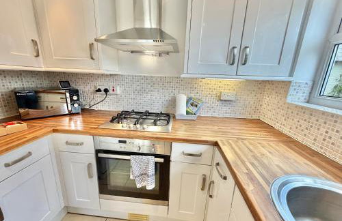 Gateman's Cottage - Three Bedroom Detached Home - Free Parking - Close to New Forest and Beaches - Photo 13