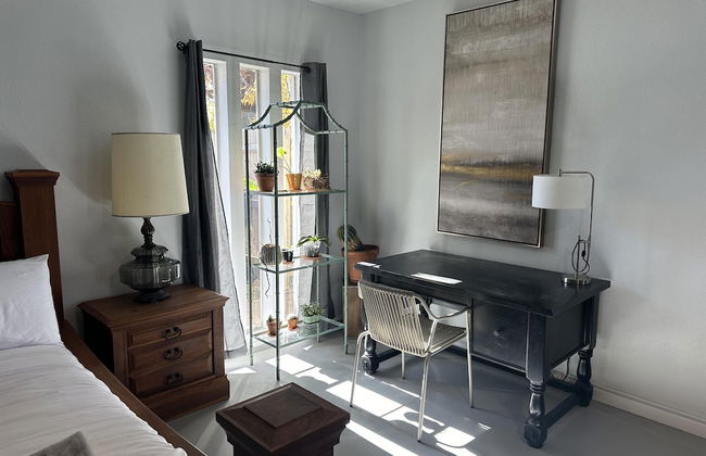 Bright Trendy Studio 9min to Asia District - Photo 4