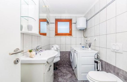 Nice Apartment In Krk With Wifi - Photo 36