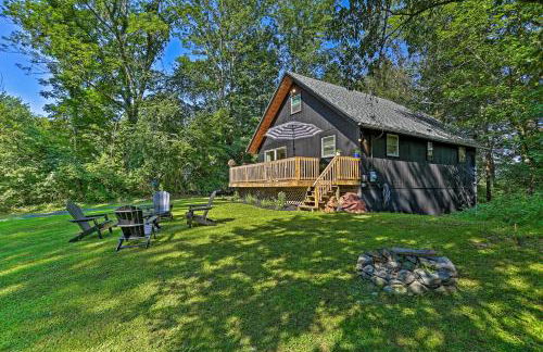 Deck and Gas Grill Modern East Stroudsburg Home! - Foto 24