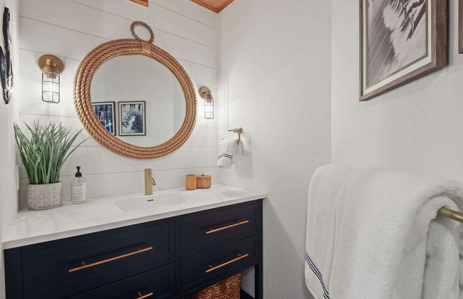 Snowshoe Cabin 3 Decks, BBQ & Hot Tub! - Foto 11