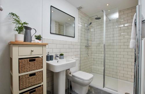 Delven House- Serviced Apartments - Photo 8