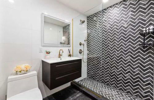 Luxury 3BR Duplex w Private Patio in Upper East - Foto 25