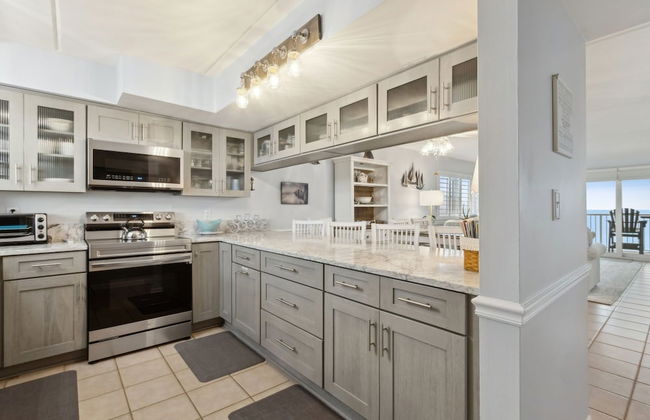 Beach Condo Miles-long Views Sand and Sea, Access to Private Fishing Pier by RedAwning - Foto 9