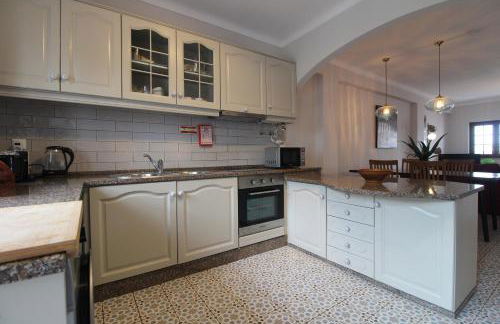 Safira T2 com terraço - Foto 9