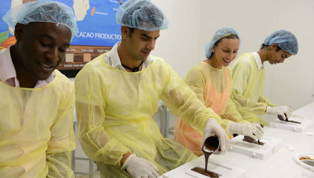 Empezando el taller de chocolate