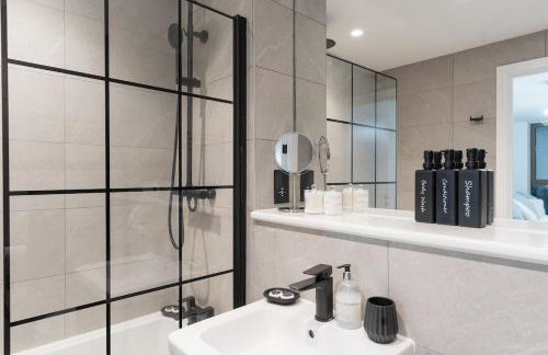 Luxury 1 Bed Apartment, Manchester Piccadilly by Kammili Properties - Photo 21