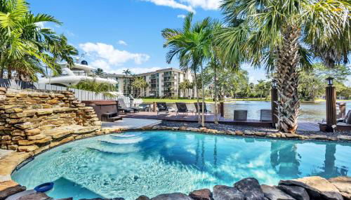 Riverbend Yacht Retreat Waterfront Villa with Pool - Foto 1