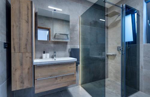 Villa Lavanda -semi-detached villa with a pool and a panoramic view, close to a sandy beach- by TRAVELER tourist agency Krk - Foto 32