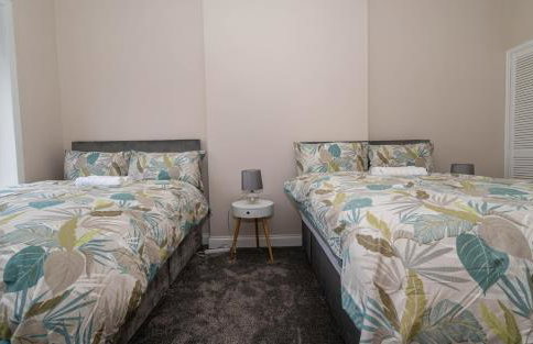 4 Bedrooms Homely House - Sleeps 6 Comfortably with 6 Double Beds,Glasgow, Free Street Parking, Business Travellers, Contractors, & Holiday-Goers, Near All Major Transport Links in Glasgow & City Centre, Perfect for Common Wealth Games 2026 - Foto 28