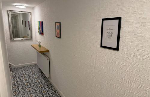 Bauhaus Inspired 2 Bedroom Townhouse Near The City Centre With Drive Parking - Foto 3