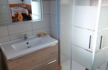 Le Pré Fleuri à Guillestre - Appartements neufs classés Meublés de Tourisme 3 étoiles- Climatisés- Parking privatif - Foto 61