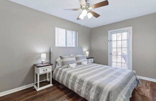 Travis' Place - Convenient and Affordable Location - Foto 18