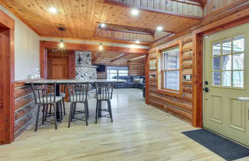 Family Home with Indoor Pool about 2 Mi to Elkhart Lake! - Foto 7