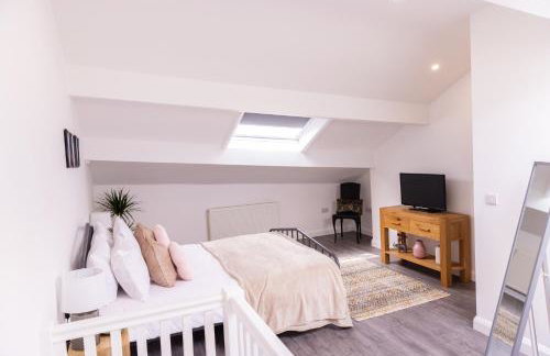 Hebden Bridge Haven - Stylish, Cosy, Canal Side, Pet Friendly - Photo 28