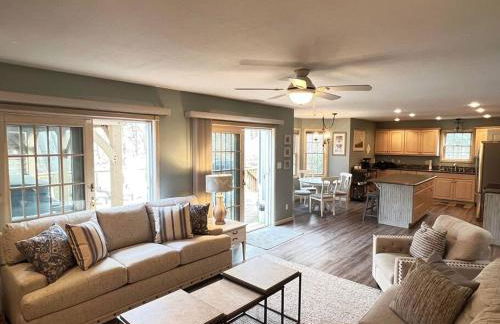 LakePath Beach House - XL hot tub, walk to beach - Foto 3