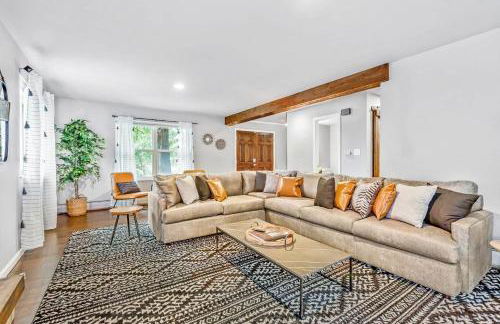 Modern Family Haven Fenced Yrd GrillFirepit - Foto 5