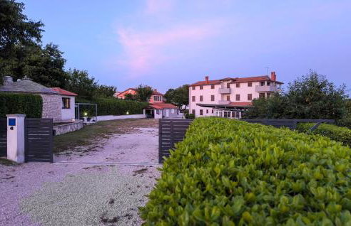 One-Bedroom Holiday Home In Zminj - Photo 8